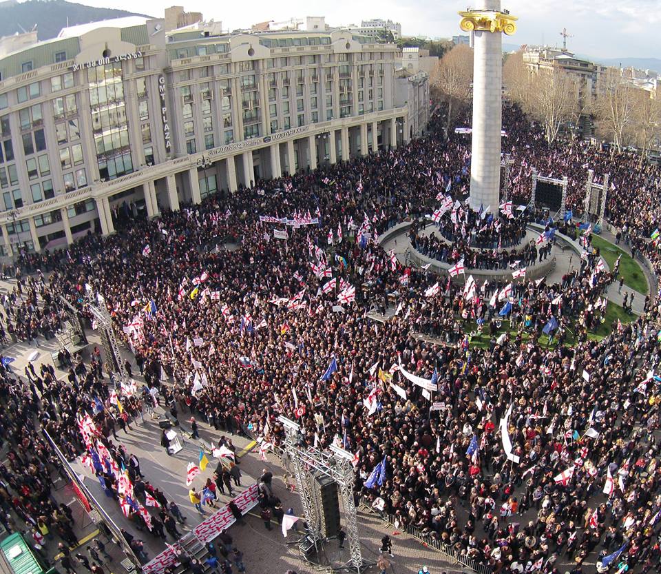 Georgian opposition protests and demands impeachment