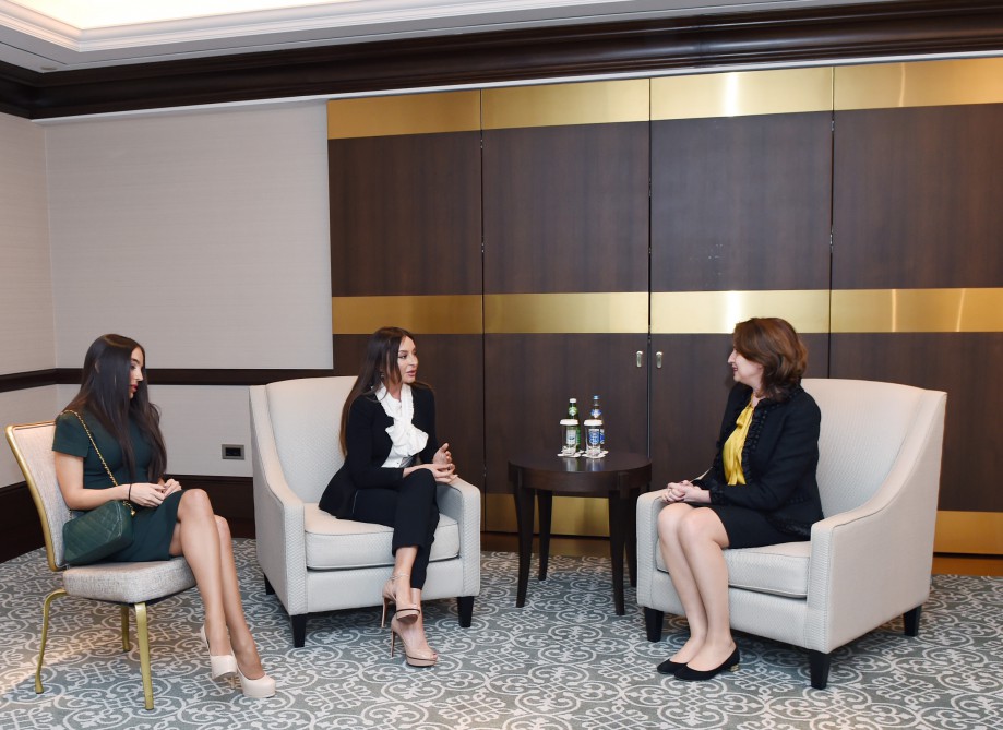 First Lady Mehriban Aliyeva meets with participants of Baku Global Forum - UPDATE