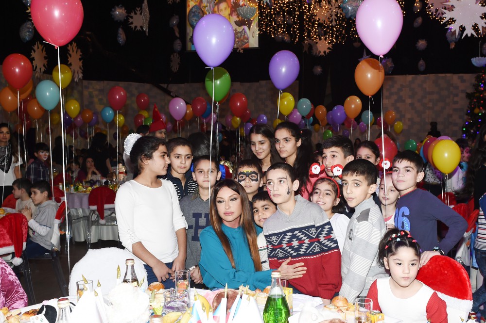 Heydar Aliyev Foundation holds New Year party for children
