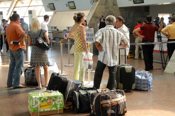 46 pct of Armenians are potential emigrants: poll