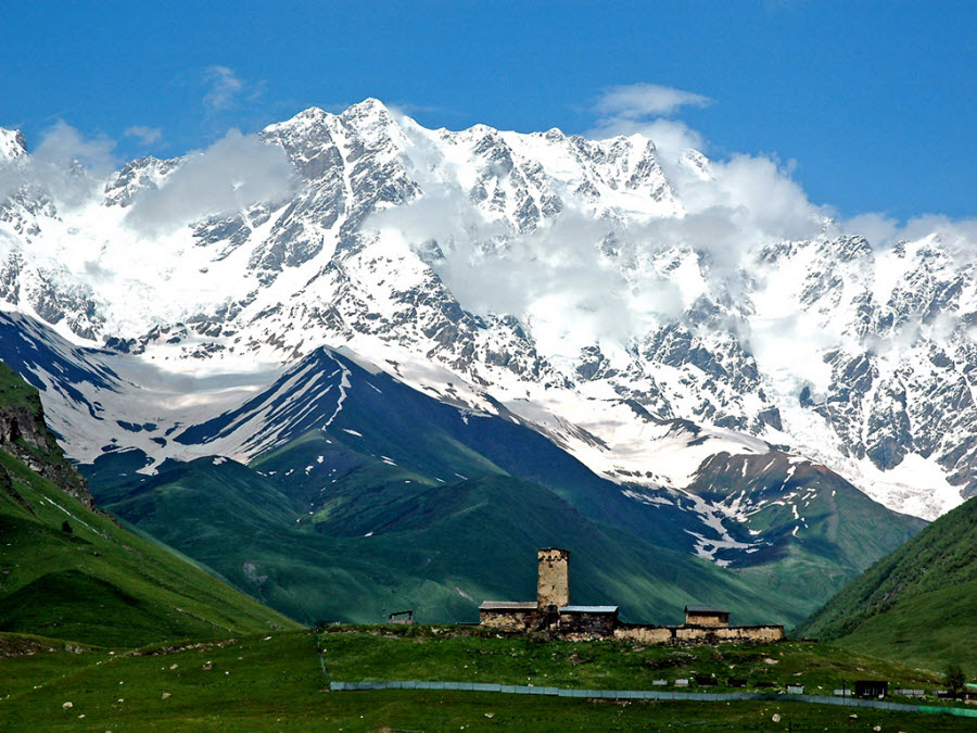 Azerbaijani tourists head to Georgia