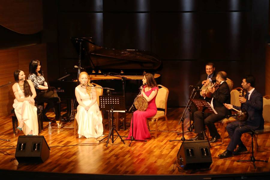 Azerbaijani, Greek musicians mesmerize audience