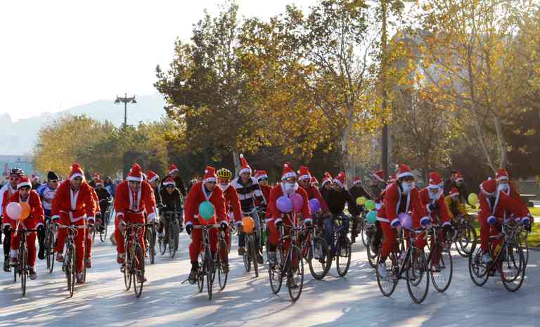 Santa Clauses to cycle along Baku Boulevard