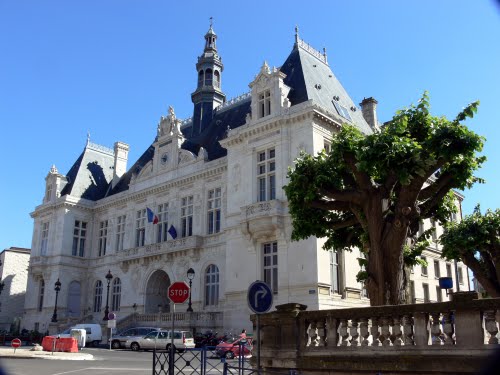 Azerbaijani culture presented in France's Niort