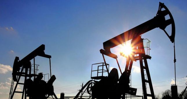 Oil prices down amid growing stocks