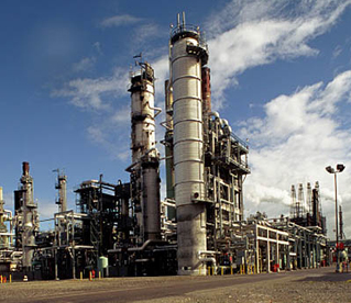 Iran to launch large oil storage facility
