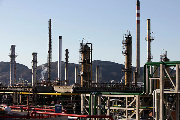 Construction deadline extended for SOCAR's oil refinery in Turkey