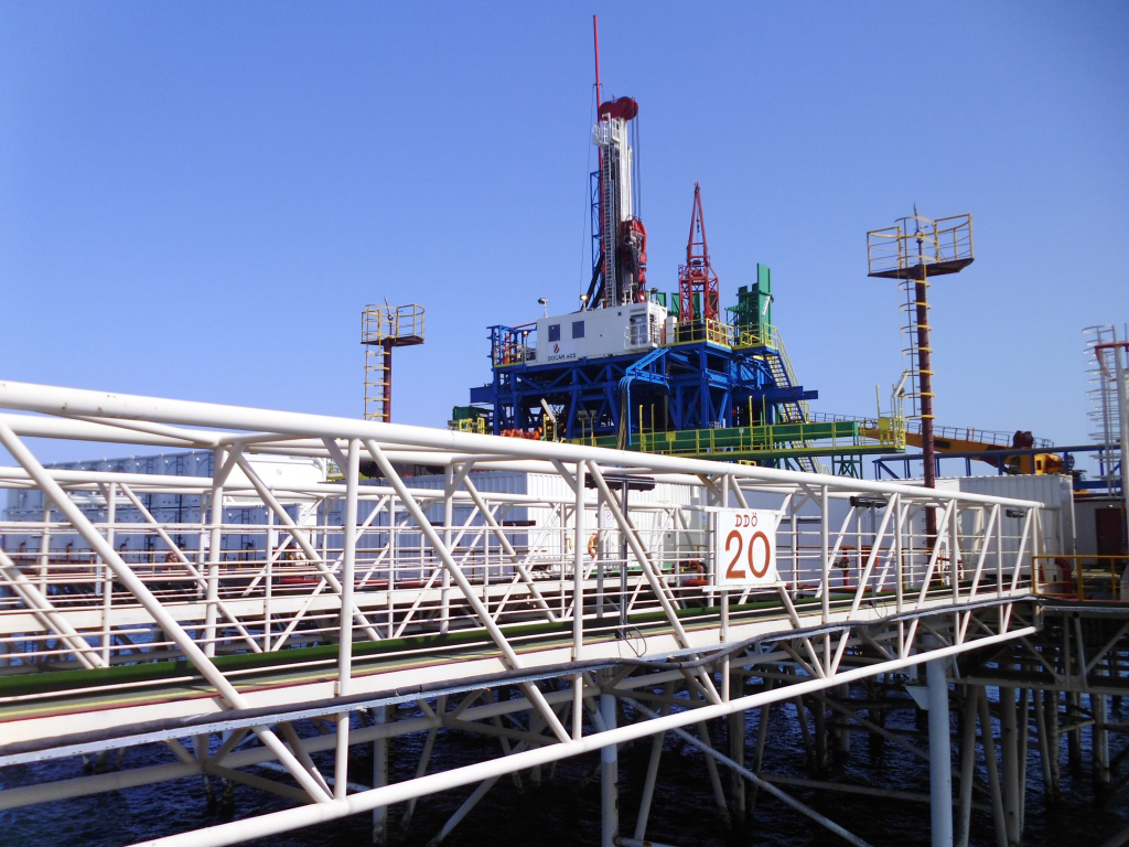 SOCAR drilling new well at Oil Rocks field