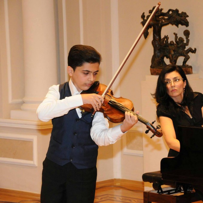 Azerbaijani student wins "Grand Prize Virtuoso" contest