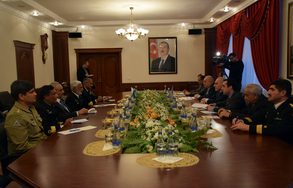 Azerbaijani Defense Industry Minister meets Chief of Naval Staff of Pakistan