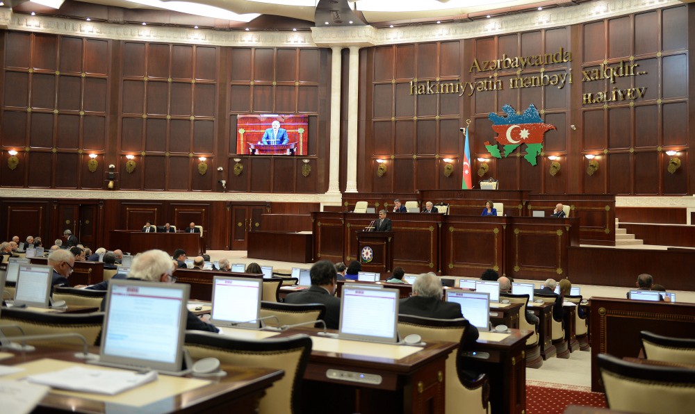 Azerbaijan adopts state budget for 2016