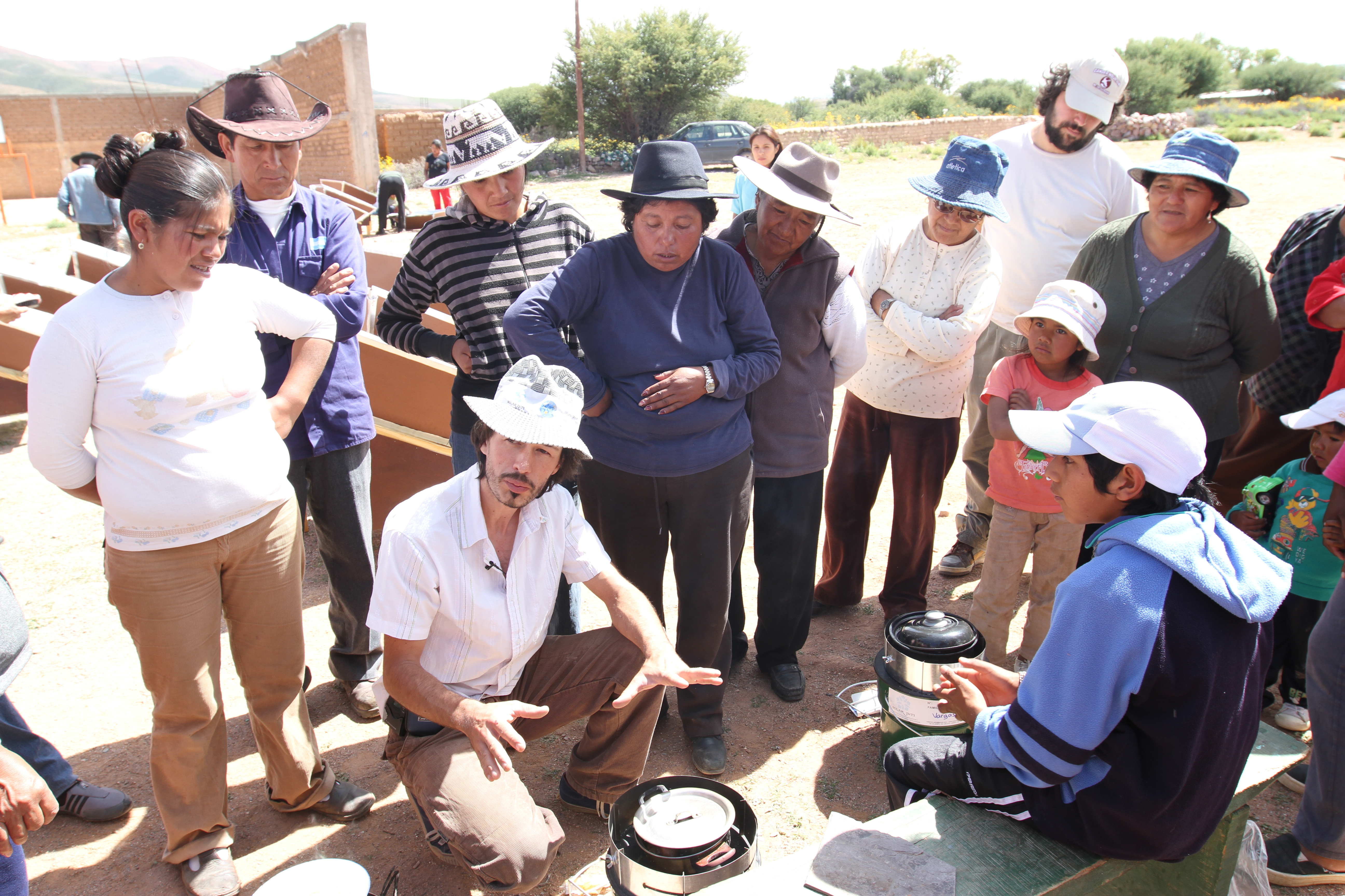 A Frenchman who makes solar ovens in the north of Argentina