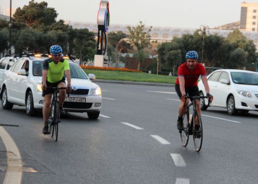 Polish minister, central bank head cycle along Baku’s streets