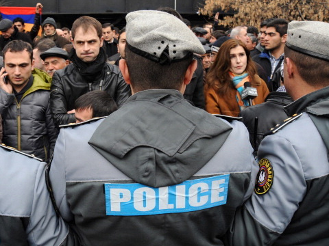 Police launch crackdown on opposition movement - mass arrests in Yerevan
