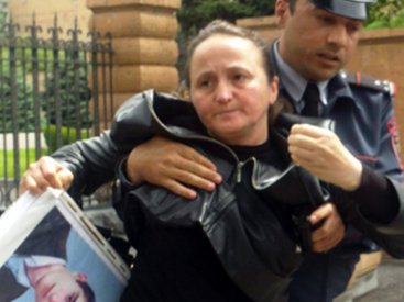 Armenian police continue using force against deceased soldiers' mothers