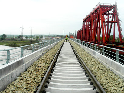 Second railway bridge over Kura River monitored