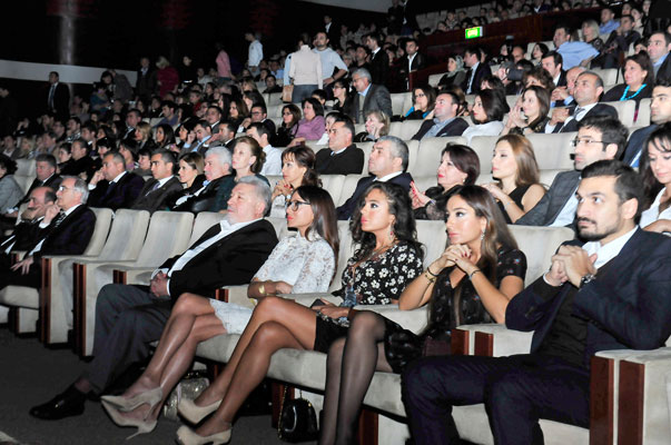 Mehriban Aliyeva attends movie screening