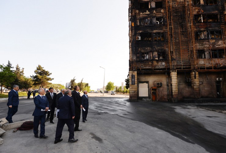 President Aliyev visits scene of fire tragedy in Baku (UPDATE)