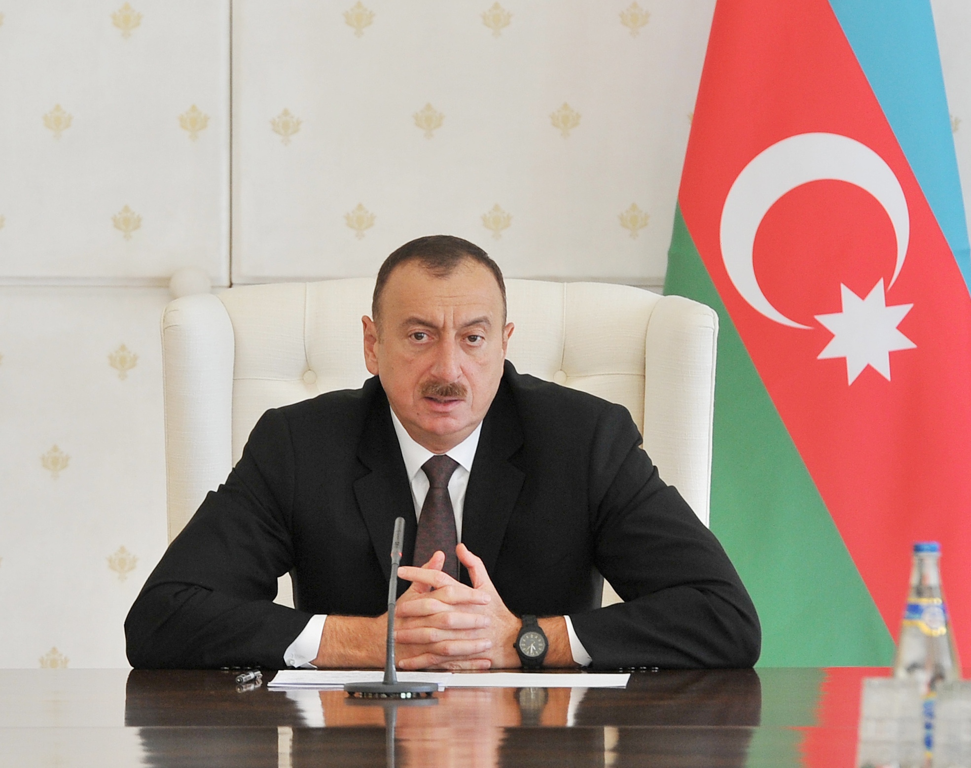 President Aliyev receives outgoing Kazakh envoy