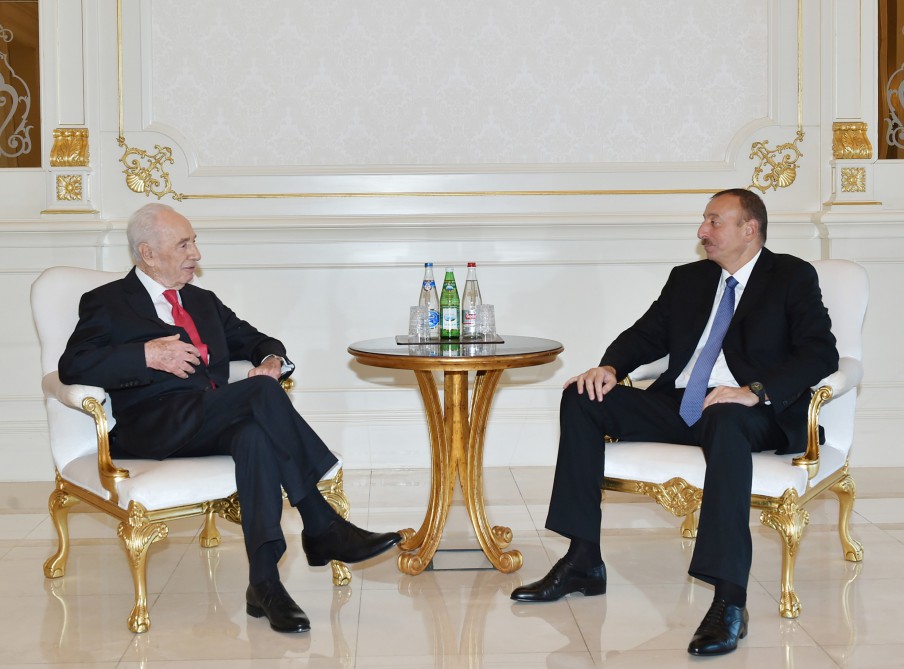 President Aliyev receives Israel’s ex-president