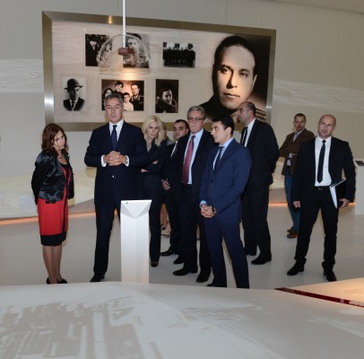 Montenegrin PM visits Heydar Aliyev Center