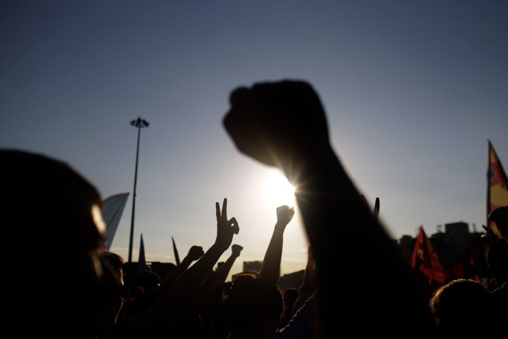 Around 3,000 Protest Against Trump's Policies Outside His Florida Estate