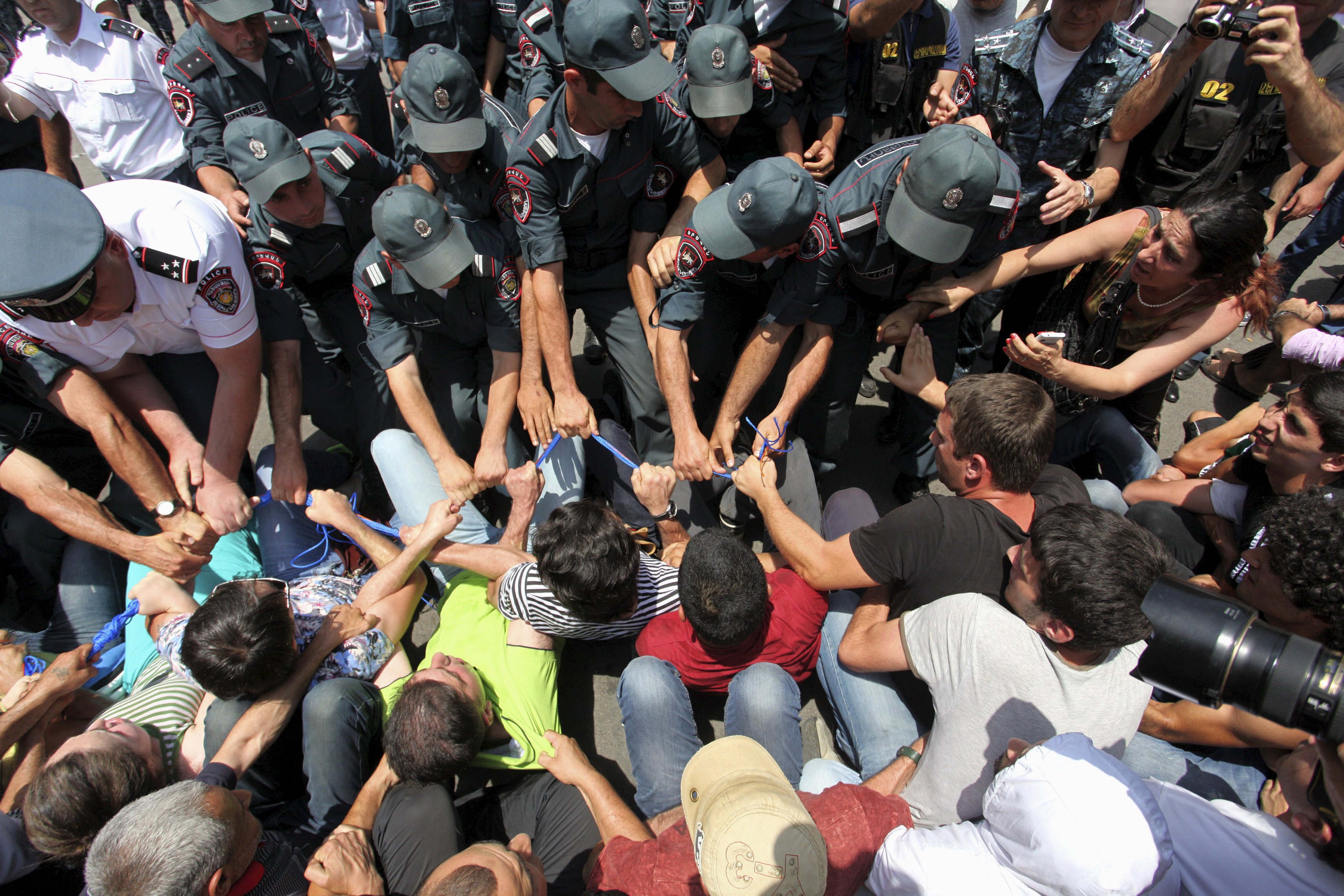 Protesters demand, government ignores in Armenia