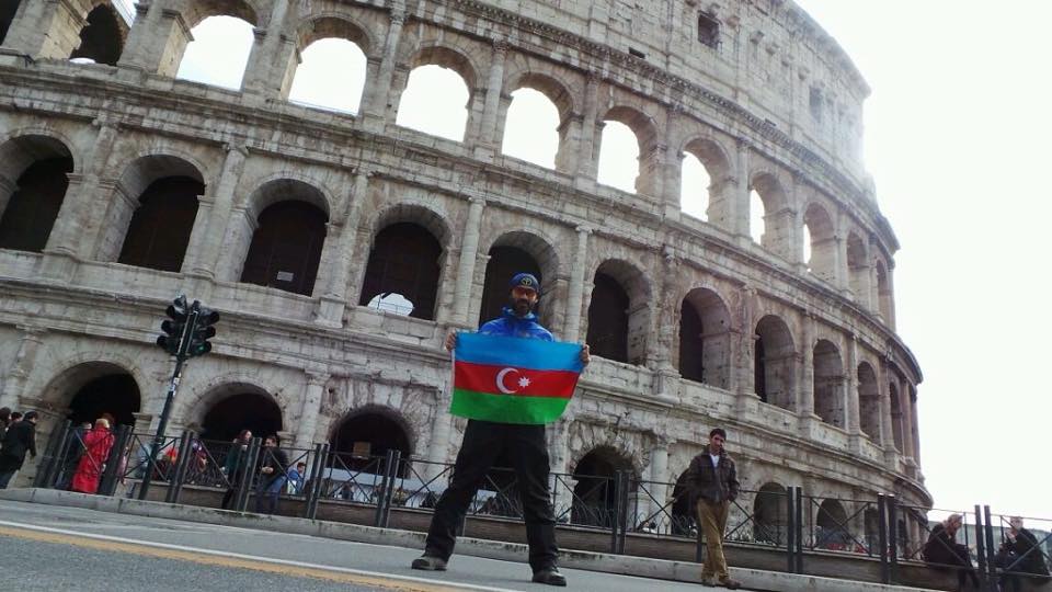 Azerbaijani cyclist-traveler reaches Italy