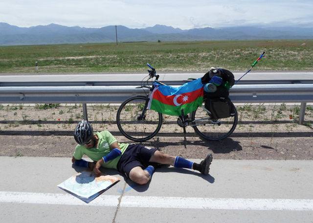 Aspiring cycle traveler starts Azerbaijan tour