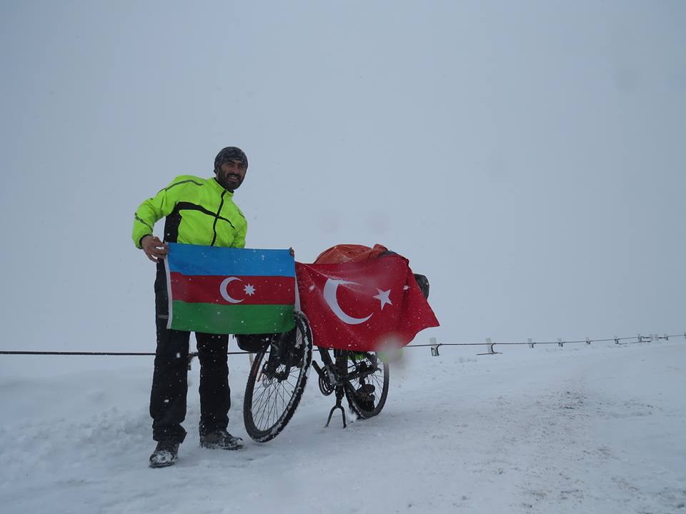 Azerbaijani cyclist still pedaling despite harsh conditions
