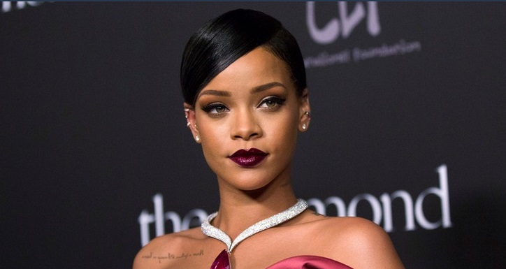 Rihanna beats Green’s Topshop in appeal over T-Shirt photos