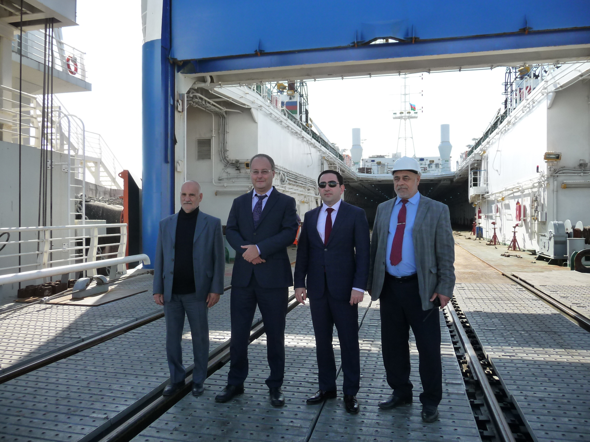 Romanian envoy visits Baku Int’l Sea Trade Port