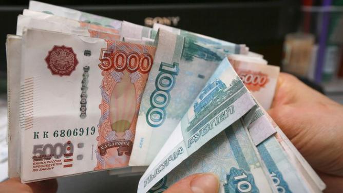 Russian wealth fund shrinks most since 2010 as budget gap widens