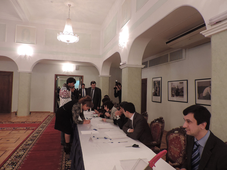 Azerbaijani citizens abroad cast votes to elect country's president