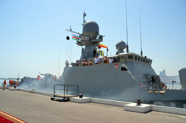 Russian military ships end friendly Baku visit