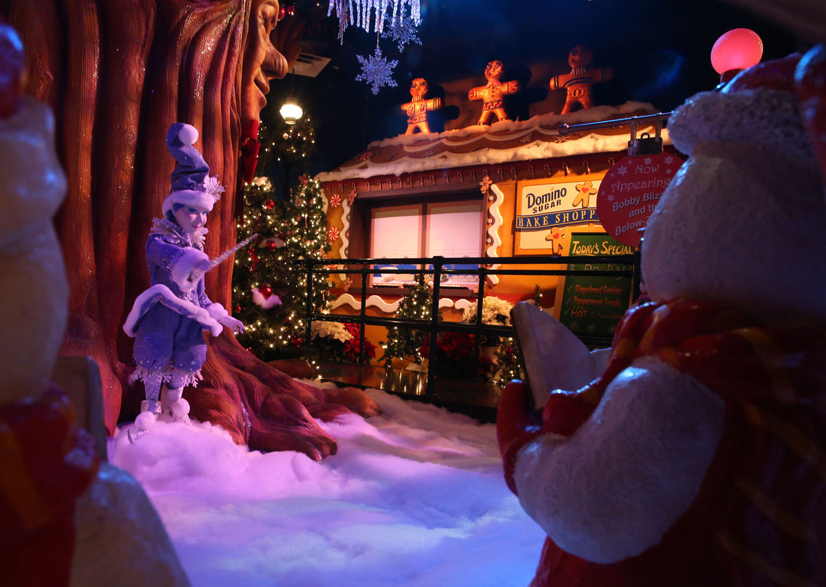 Multiethnic Santas, ‘Frozen’ help stores ward off Amazon: retail