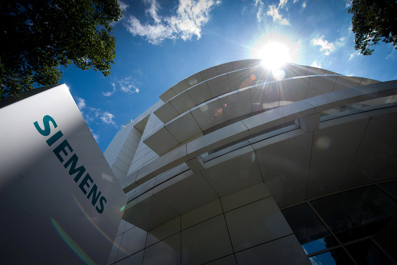 Siemens drops as oil price slump hurts profitability, sales