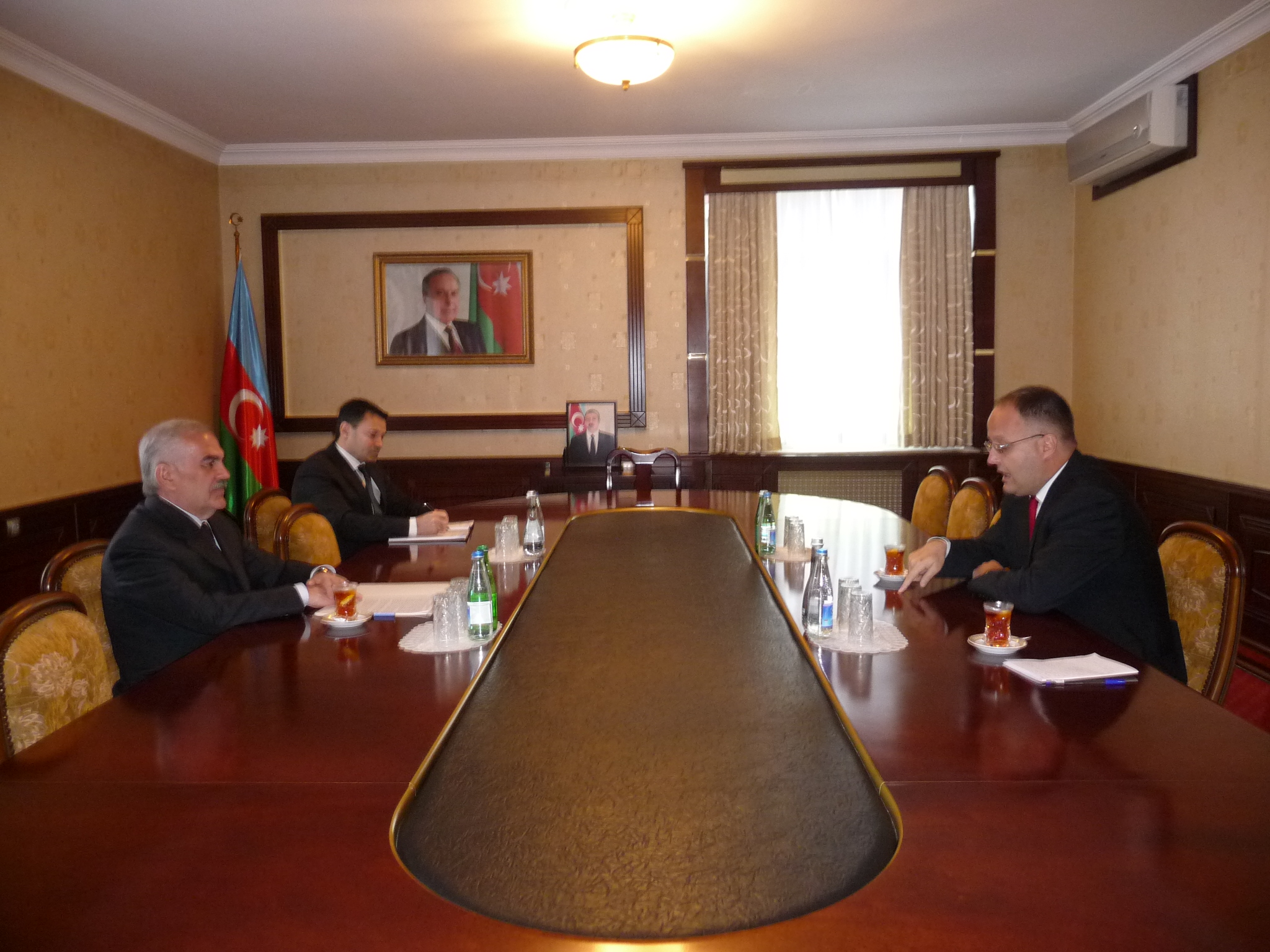 Bucharest seeks regional economic cooperation with Baku