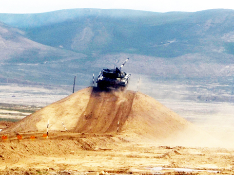 Tank units of Azerbaijani armed forces conduct universal drills - VIDEO