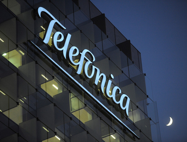 Telefonica left with highest phone debt after failed O2 sale