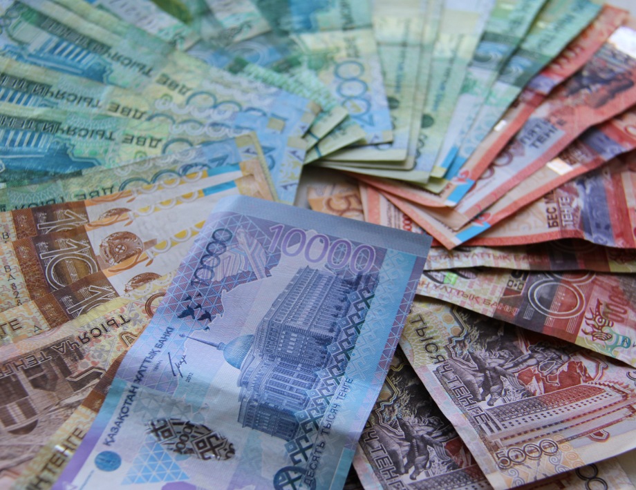 Tenge’s gradual devaluation, better choice for Kazakh government