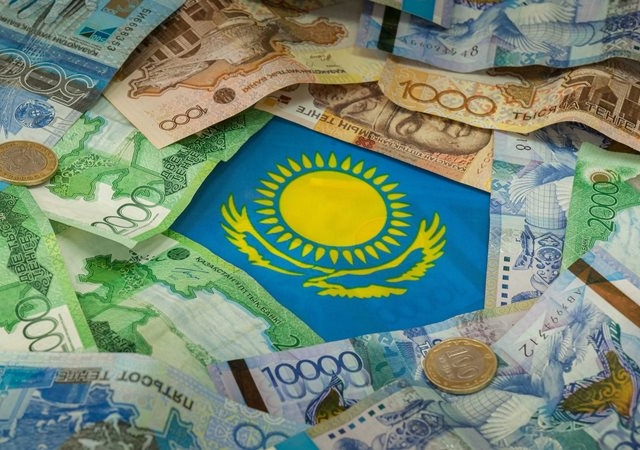 Kazakh tenge drops to new record low