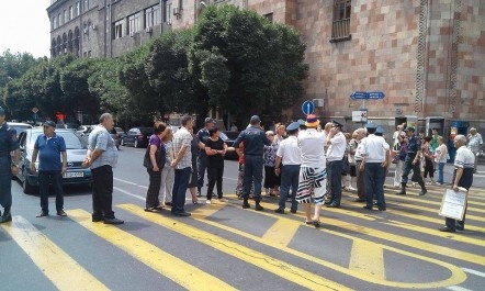 Deluded homeowners in Armenia demand government to fulfill promises