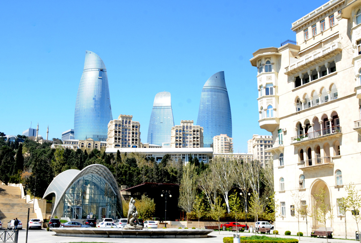 Baku awaits changeable cloudy weather on Saturday