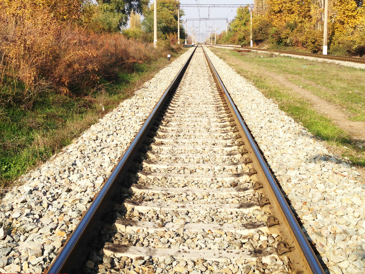 Azerbaijan to help Iran to find funds for railway construction