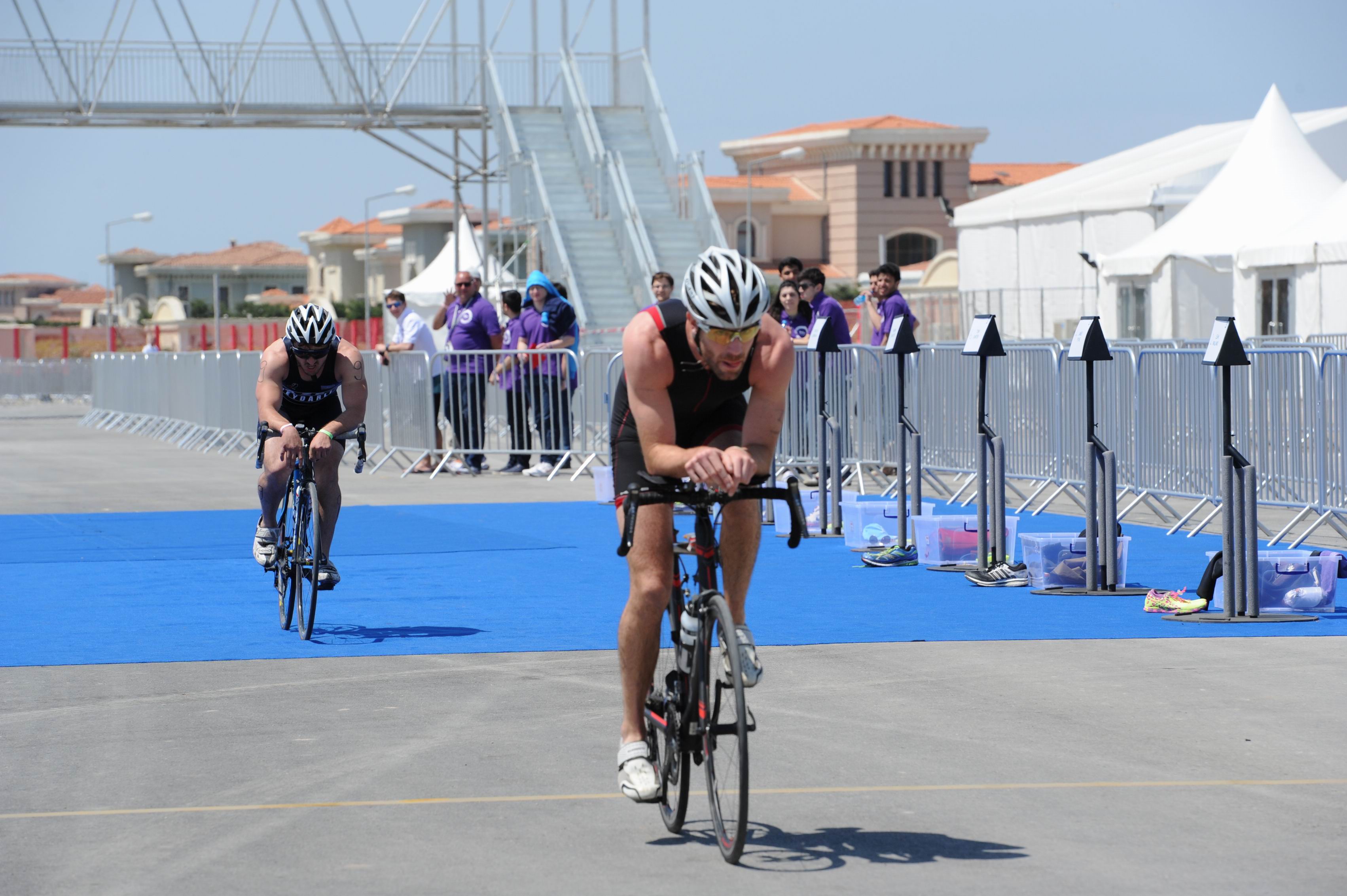 Baku 2015 hosts first triathlon event