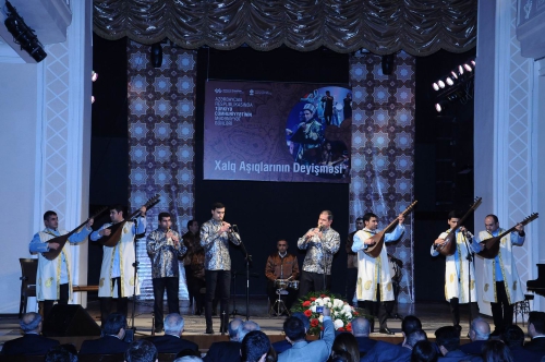 Azerbaijani, Turkish Ashiqs perform in Baku