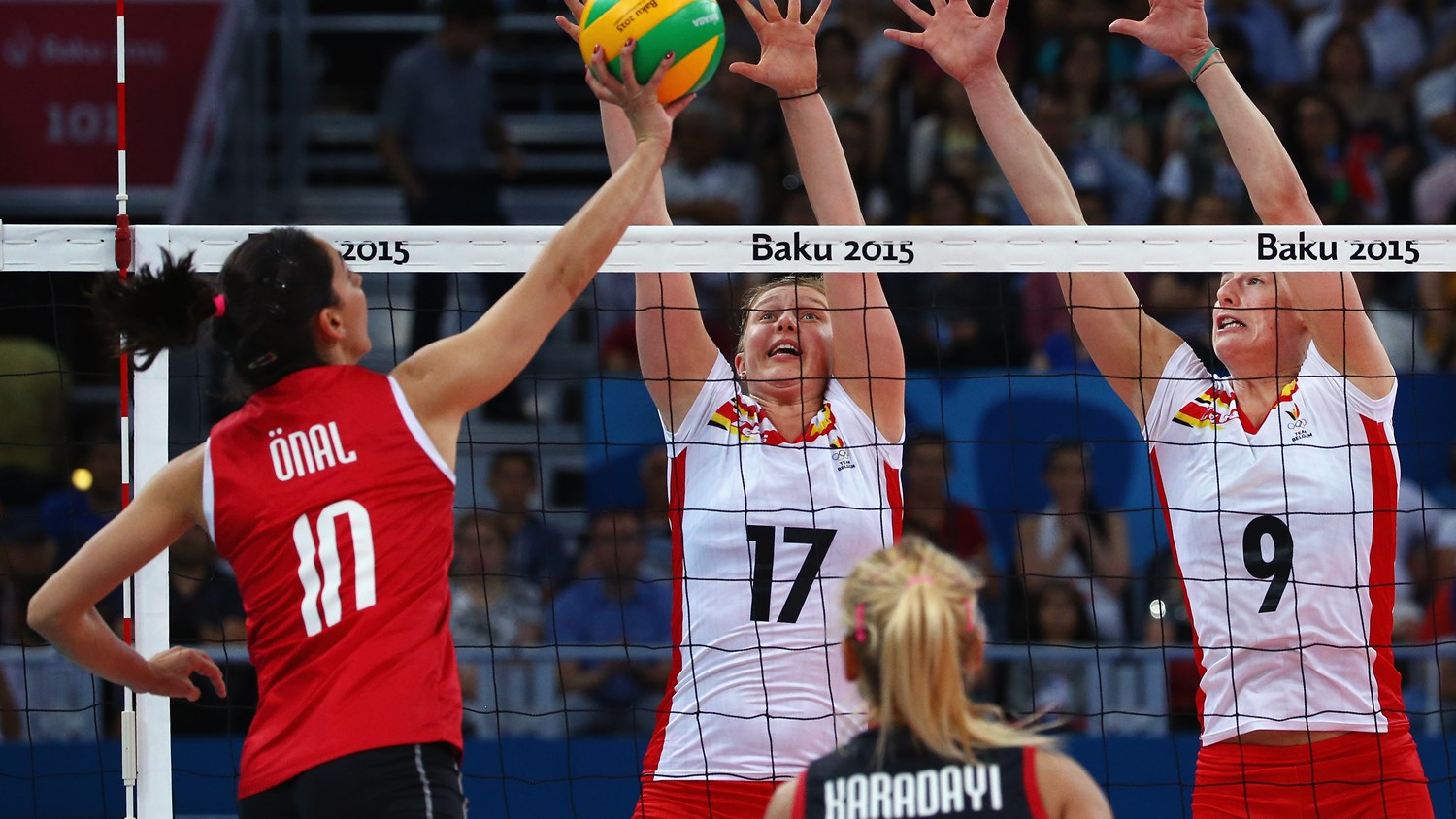 Turkey edge closer to last eight as Russia claim first win