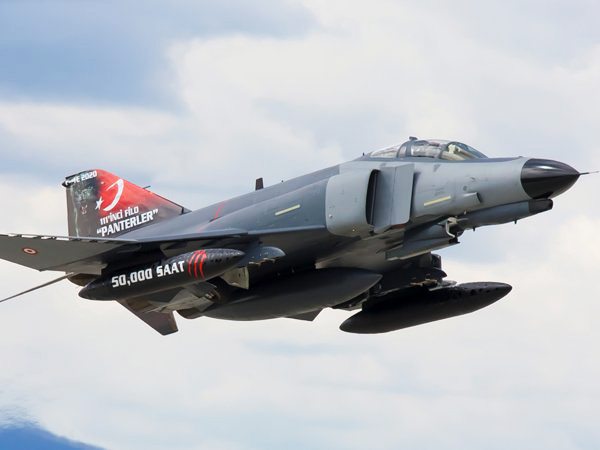 Turkish Air Force bombing PKK in northern Iraq