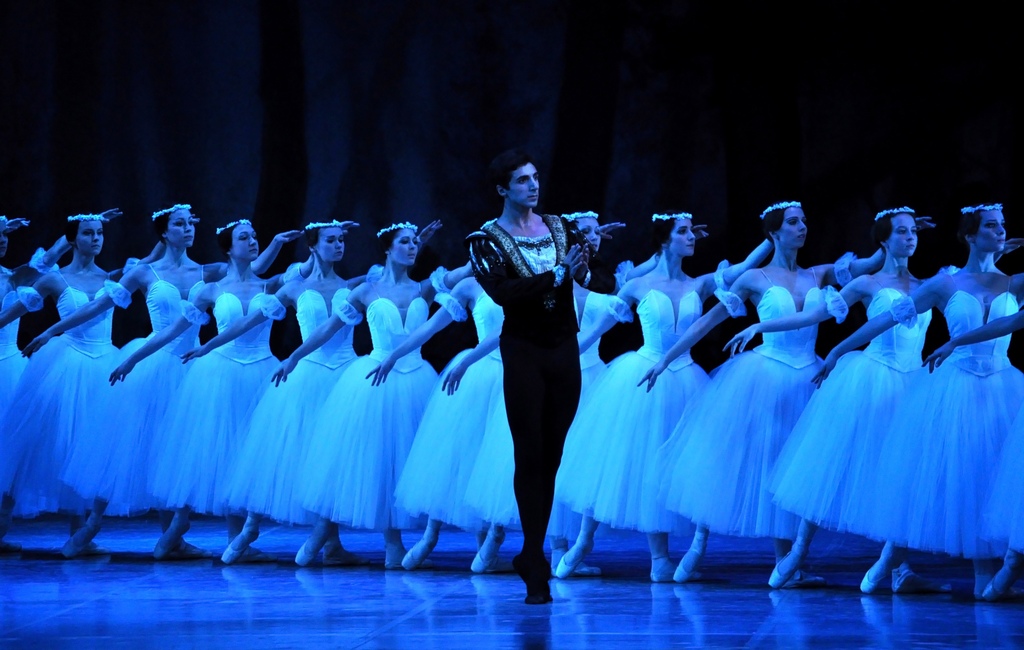 Famous Baku-born ballet star to perform in Latvia